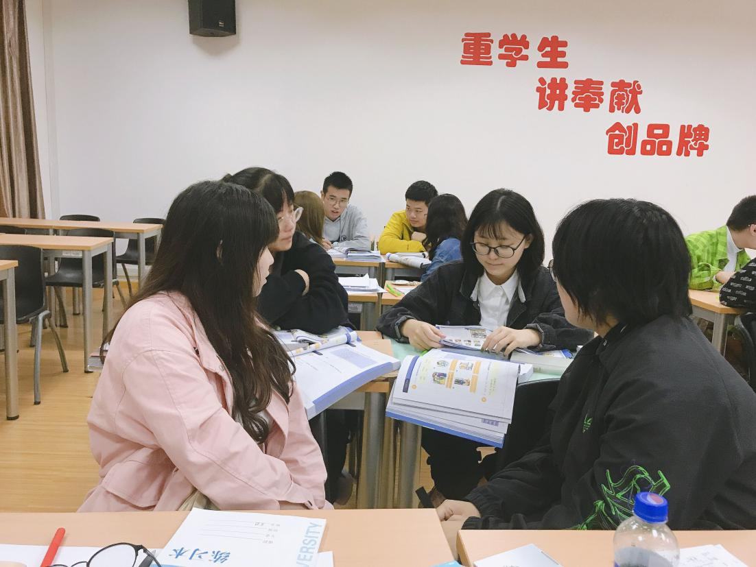 【出国留学】课堂现场|韩语班的小伙伴们，你读书的样子真美！