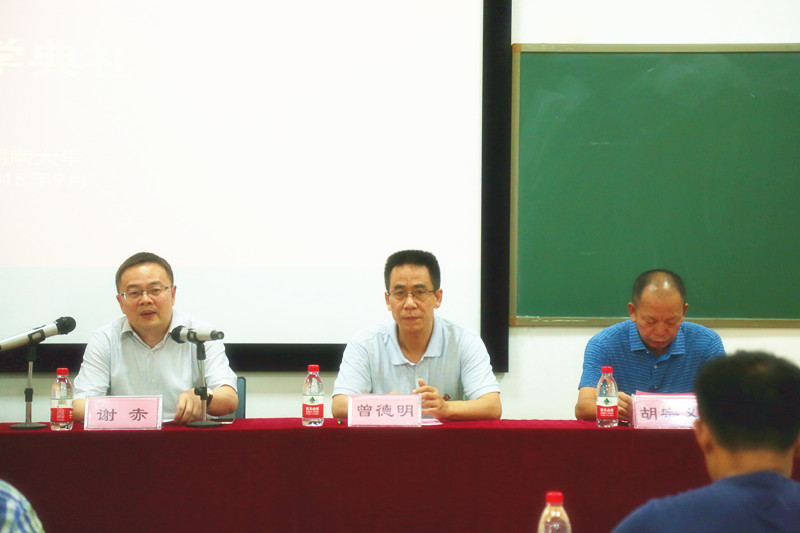 谢校长致欢迎辞.jpg 谢校长致欢迎辞.jpg